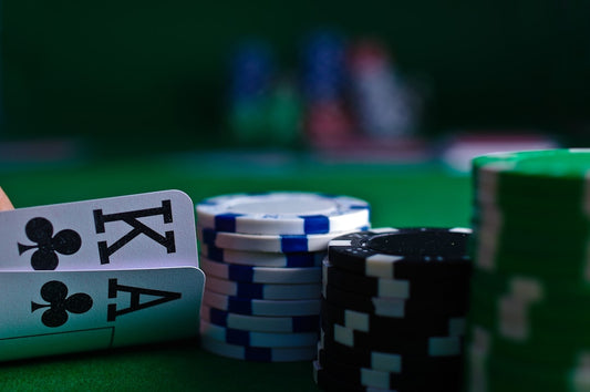 The Art of Deception Detection in Poker and Gambling